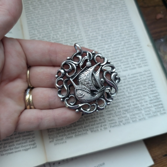 Vintage Silver Nautical Pendant - Picture 6 of 8